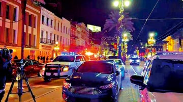 租车行凶、自制爆炸装置、向警察开枪 美国汽车撞人事件细节披露