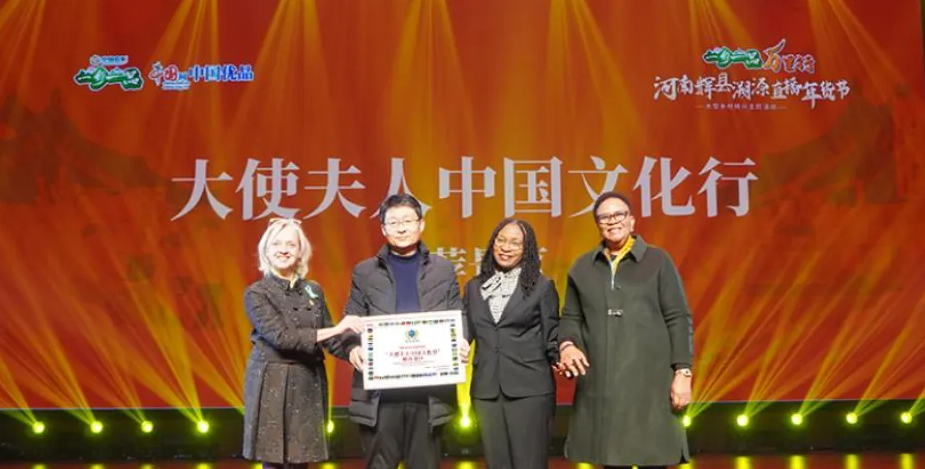 大使夫人走进新乡南太行万仙山，感受中国文化魅力