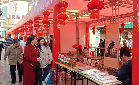湖南婁底：70個年味集市攤位免費服務市民   
