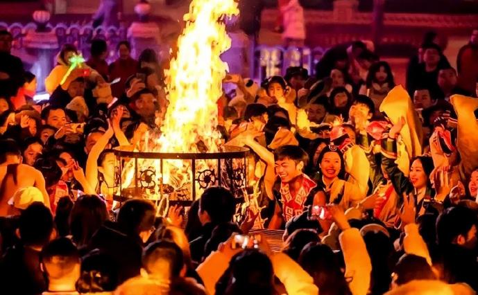 株洲方特双园盛启 玩真雪赏花火享春节狂欢