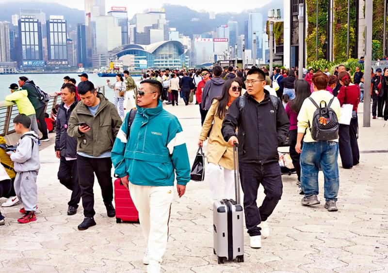 上月訪港旅客及內地客創疫後單月新高