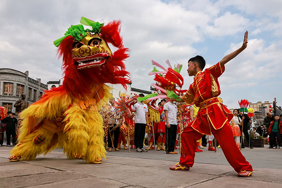 福地懷化·溫暖季丨巔峰對決 龍舞瀟湘競風流——第四屆瀟湘舞龍大會在洪江區舉辦