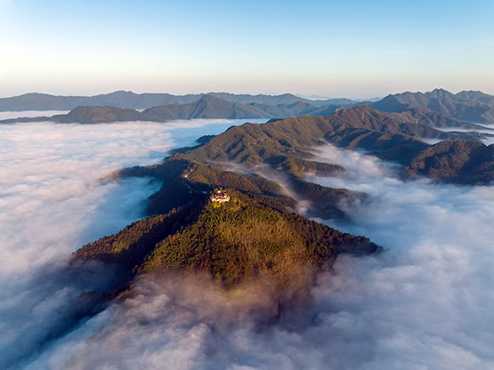 跟着诗歌游怀化:青山一道同云雨 明月何曾是两乡