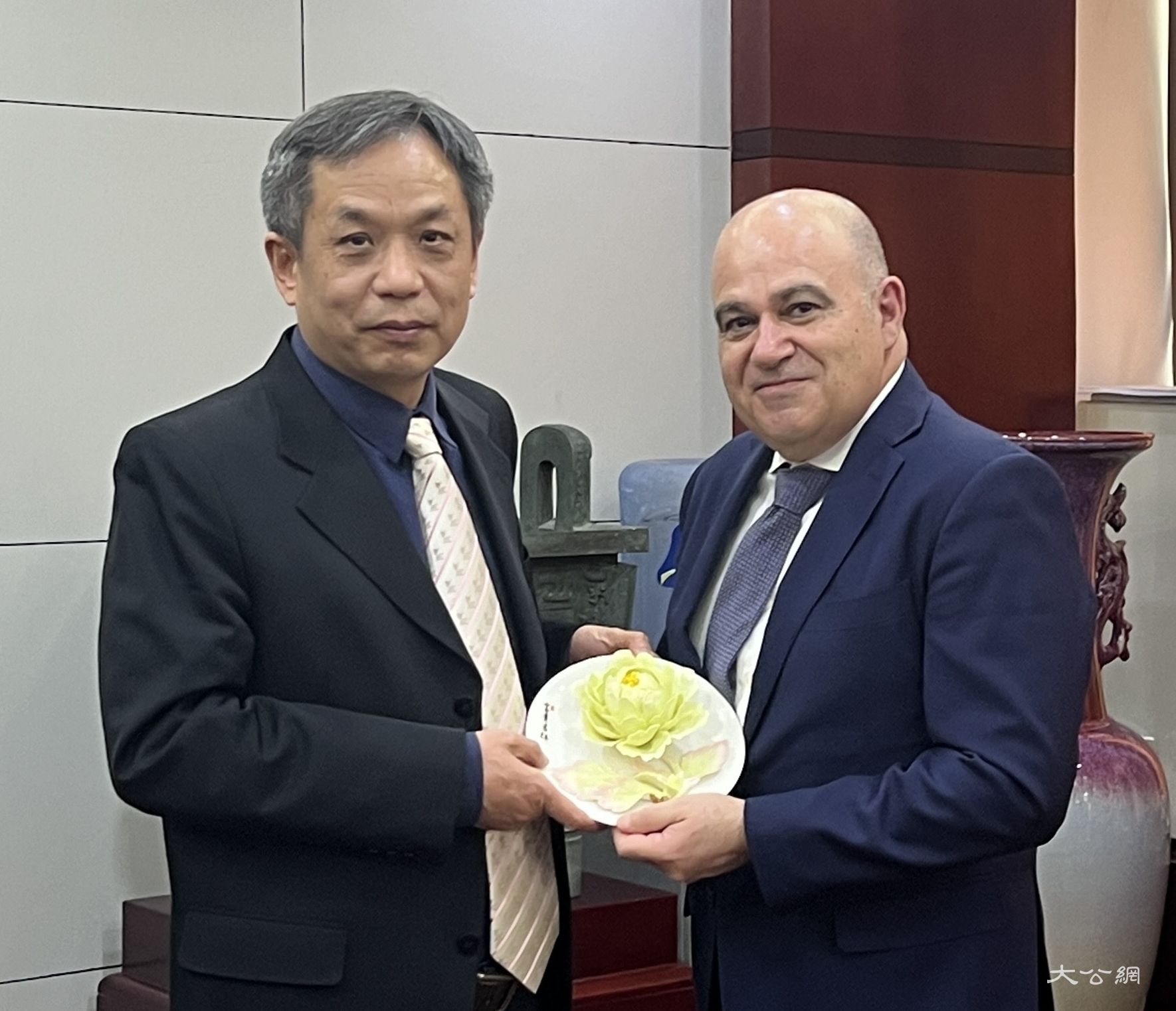 马耳他驻华大使一行访问河南