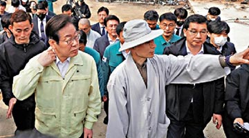 韩国社会撕裂 李在明视察灾区遇袭