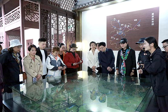 港澳台及華文媒體走進屈子文化園：千年詩魂聚文脈 離騷長卷續傳承