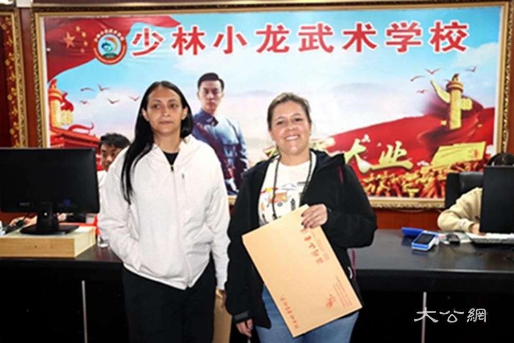 哥伦比亚武术爱好者到访少林小龙武校 ：感受少林文化魅力