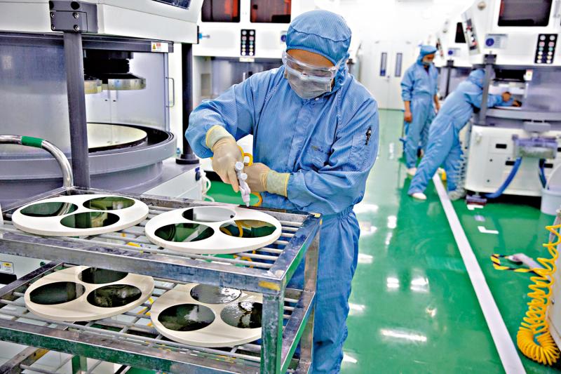 渊谋远略/半导体业多方面发力 降对外依赖\袁 渊