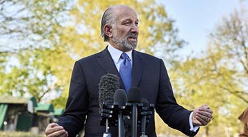 美国商务部长：将在一周内开始发放移民“金卡”