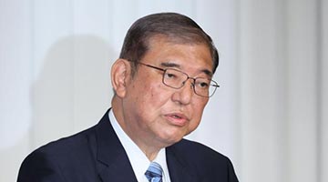 石破茂向靖国神社献祭品