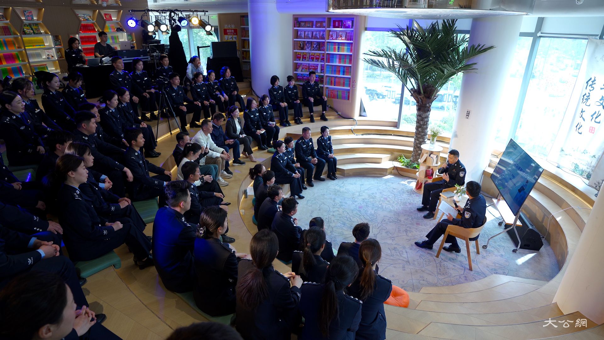 郑州公安开展“书香润警营”世界读书日分享活动