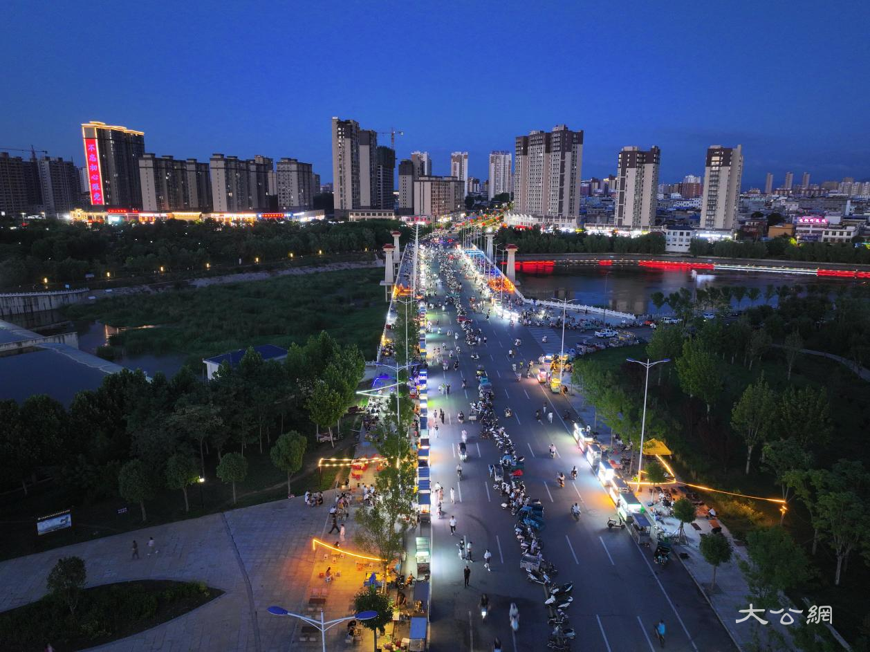 河南方城：护航“夜经济” 消费添活力