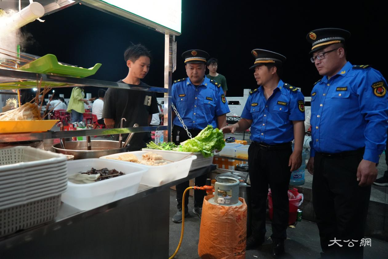 河南方城：护航“夜经济” 消费添活力
