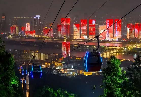 岳麓山缆车开启夜景模式 俯瞰璀璨长沙夜景