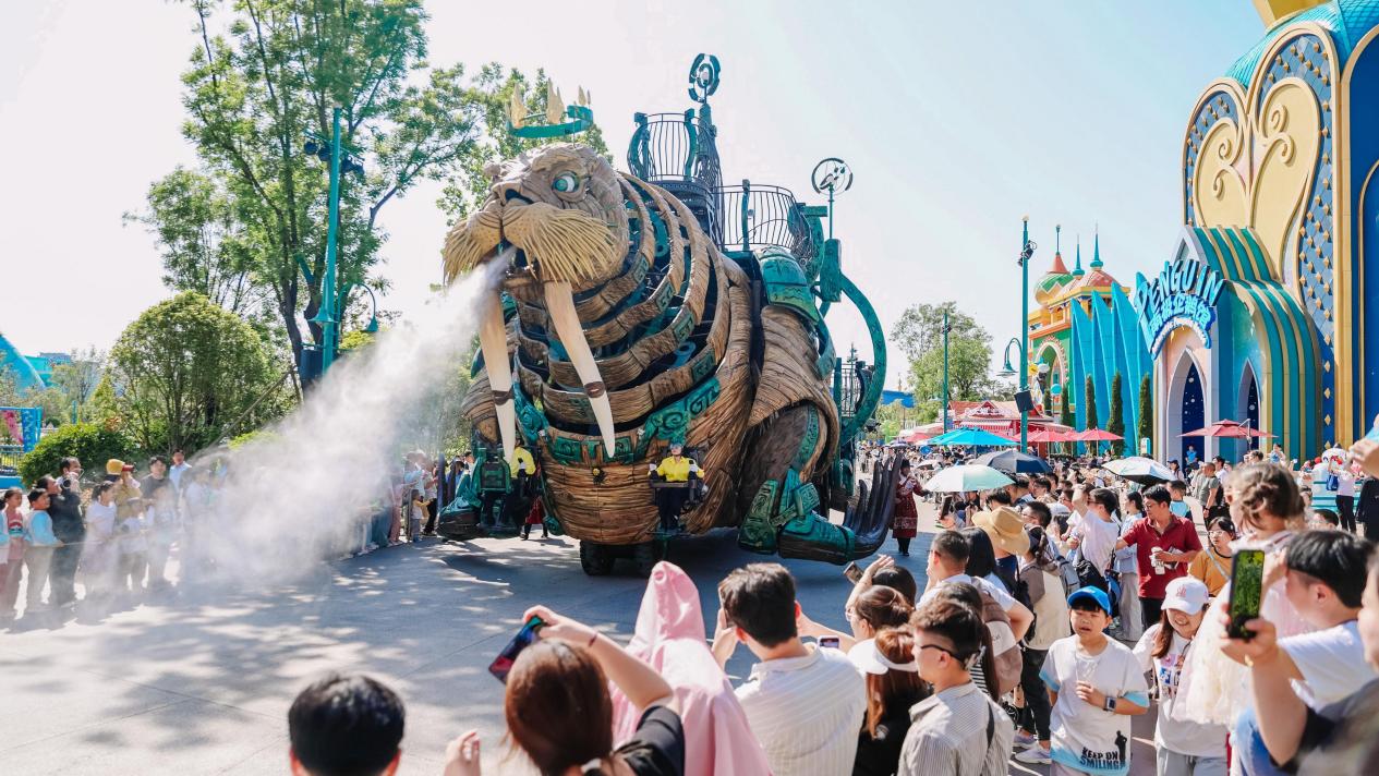 “五一”小长假14亿人次快乐出行 人气旺市面暖活力足