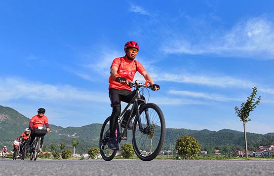 破風衡山雲間競速  2025年衡山紫蓋峰自行車爬坡挑戰賽舉行