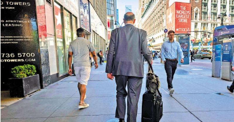 实话世经/美陷入衰退 潜藏三大信任危机\程 实