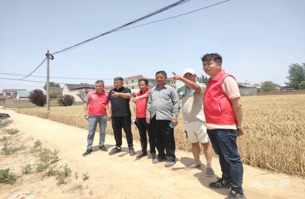 杞县苏木乡大朱庄村织密麦收防火安全网