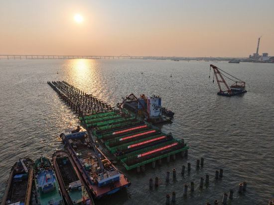 中交三航局南通天生港码头工程完成下横梁首件施工