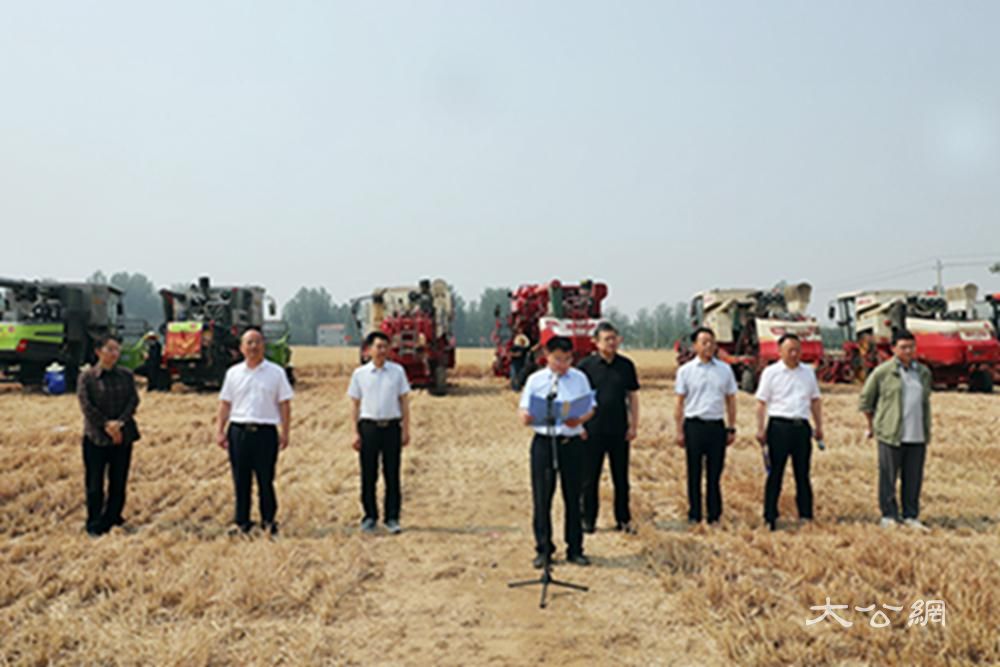 河南省小麦机收减损技能大比武在商丘市梁园区举行