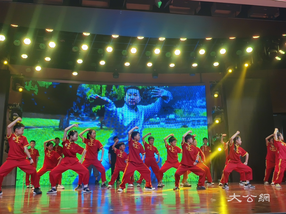 武动六一 童心飞扬｜少年儿童庆“六一”武术汇演举行