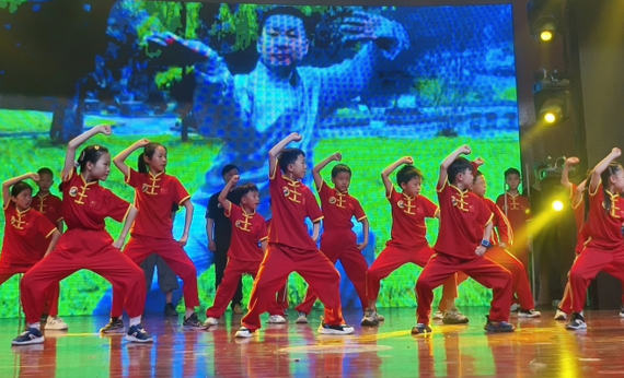 武动六一 童心飞扬｜少年儿童庆“六一”武术汇演举行