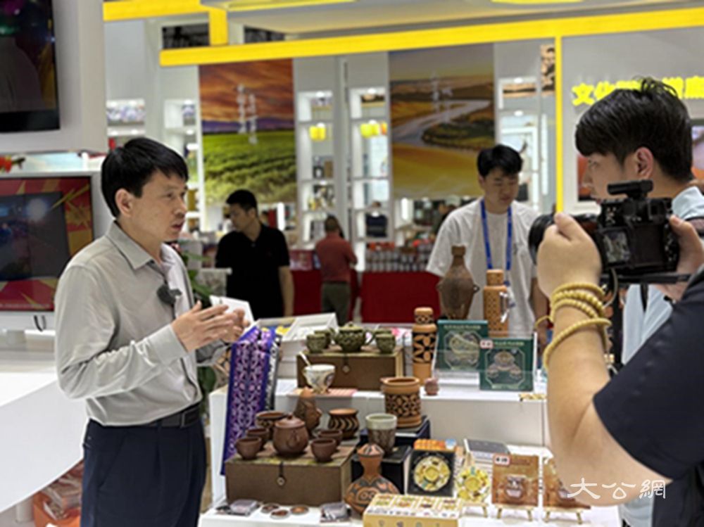 河南渑池：仰韶彩陶亮相深圳文博会