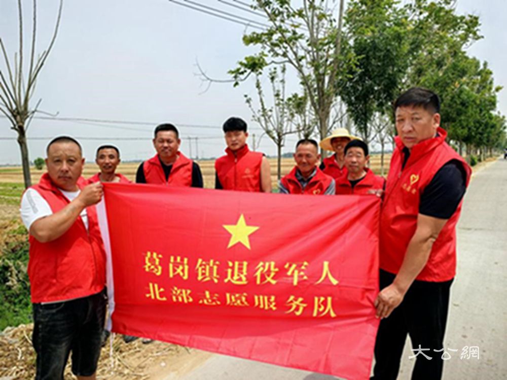 杞县葛岗镇：炎炎夏日显担当 退役军人助农忙
