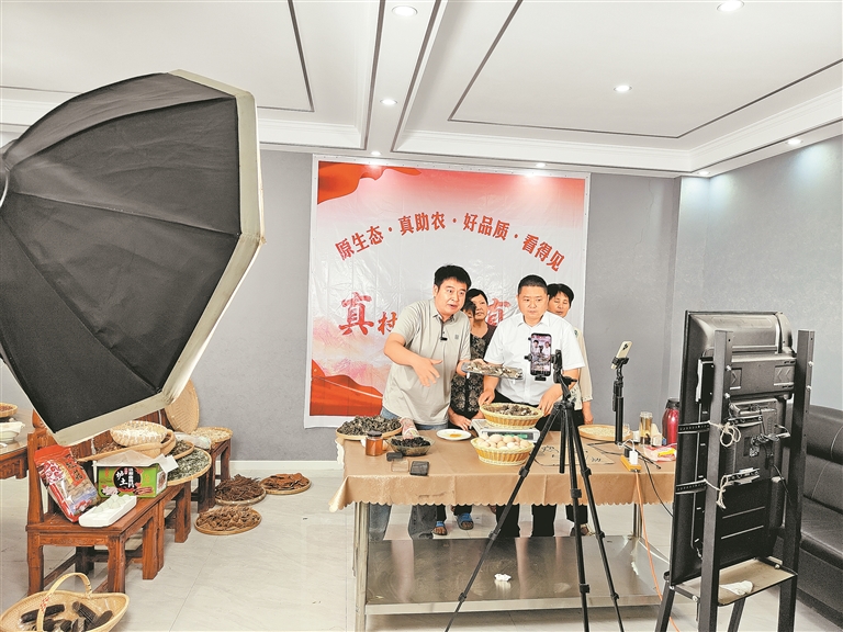 河南村干部触网短视频+直播带货 能否让乡村“抖”出圈