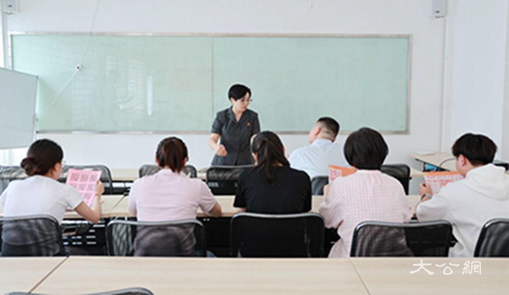 商丘市梁园区法院：送法进企业 护航促发展