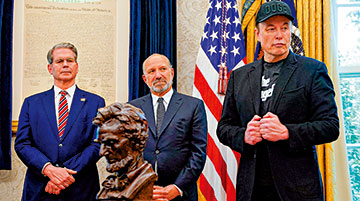 马斯克与美财长在白宫大打出手