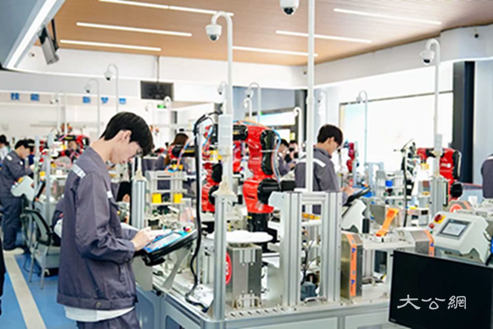 郑州职业技术学院：车间变教室 校园变“厂房“ 创新育高素质技能人才