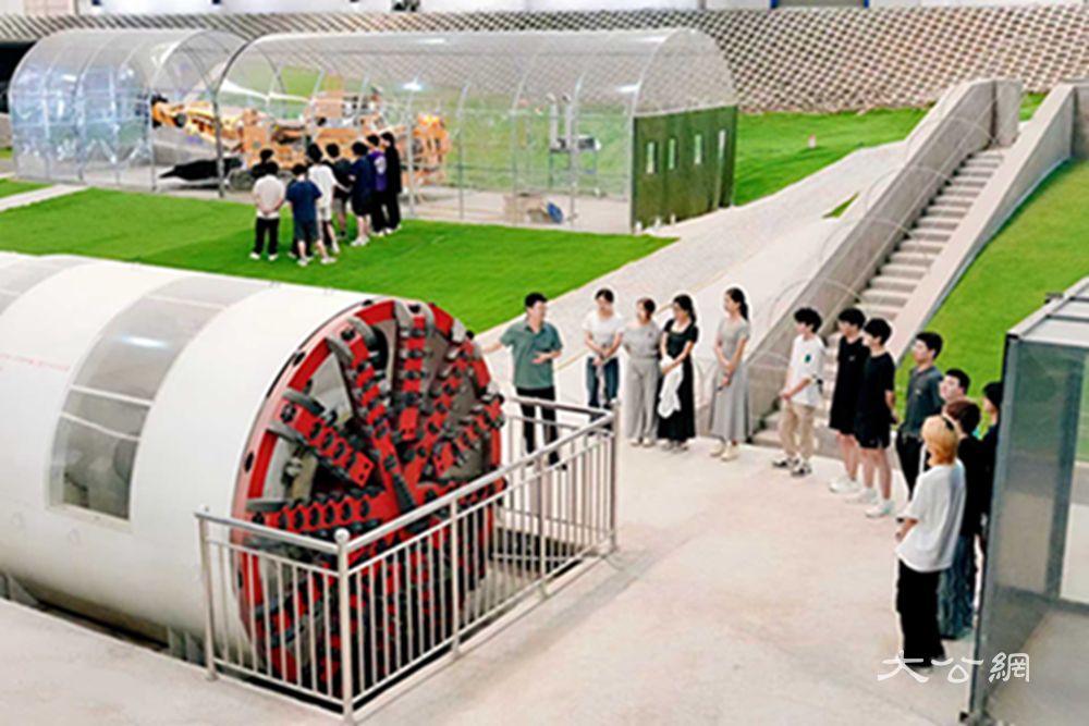 河南工程学院：产教结合 校企协同 “融链”行动助力区域发展