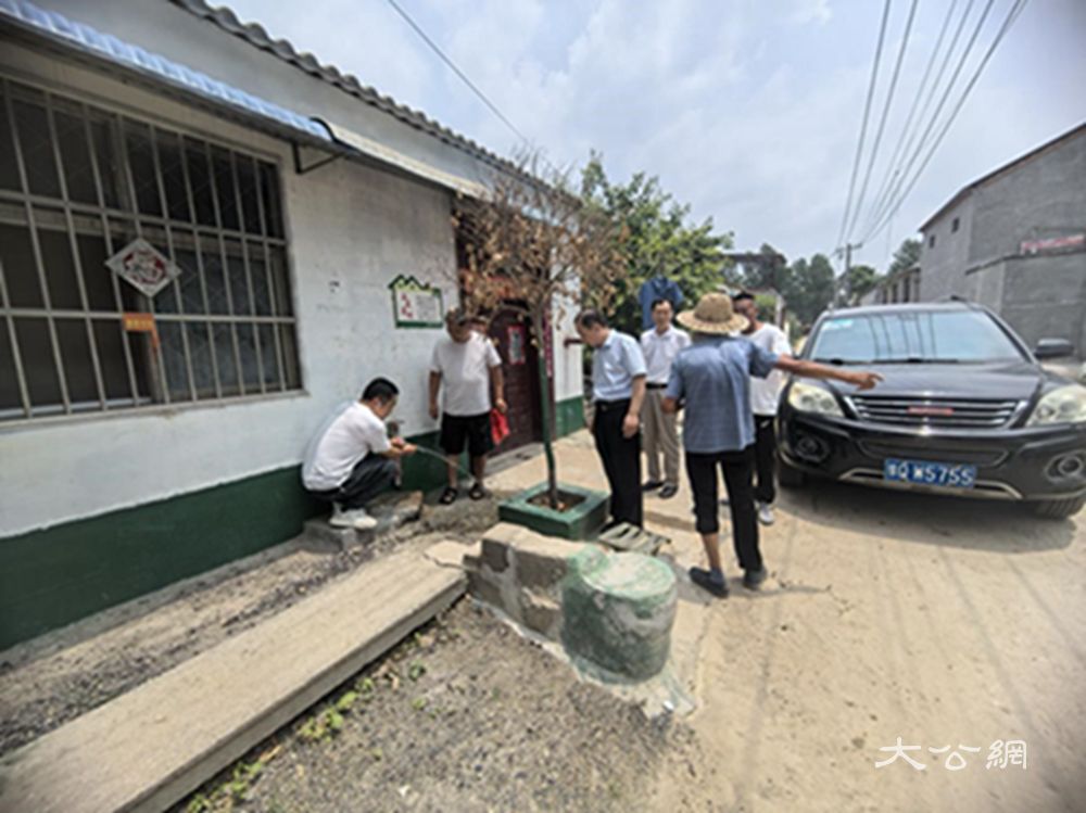 平舆县东皇街道：村里来了个“老大哥”