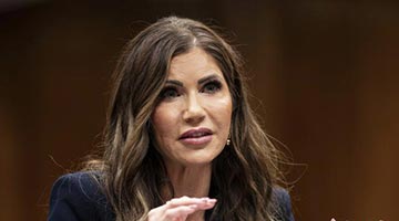 美国土安全部长被救护车送至医院