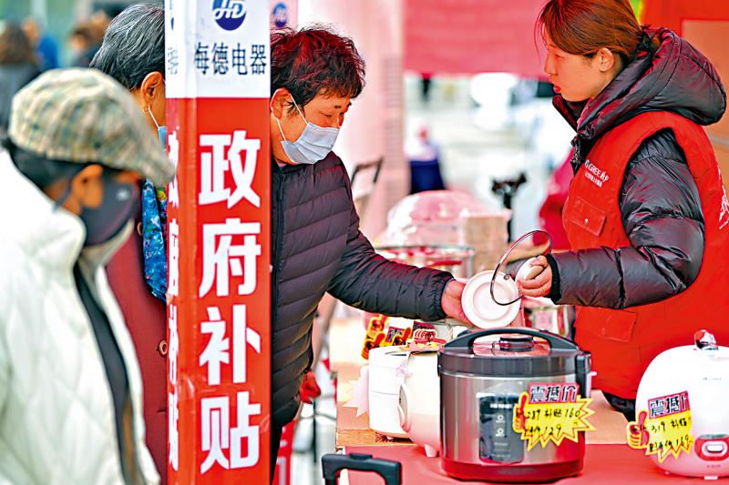 ﻿经济探针/政策发力 消费显著回升\温彬