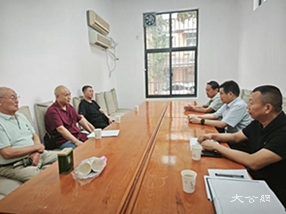 洛阳市委副秘书长代伐走访慰问退休老党员