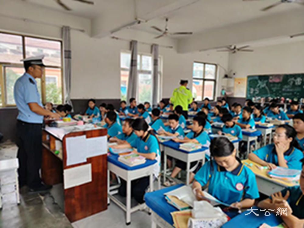 兰考交警以“最后一课”为笔 绘就暑期交通“安全画卷”