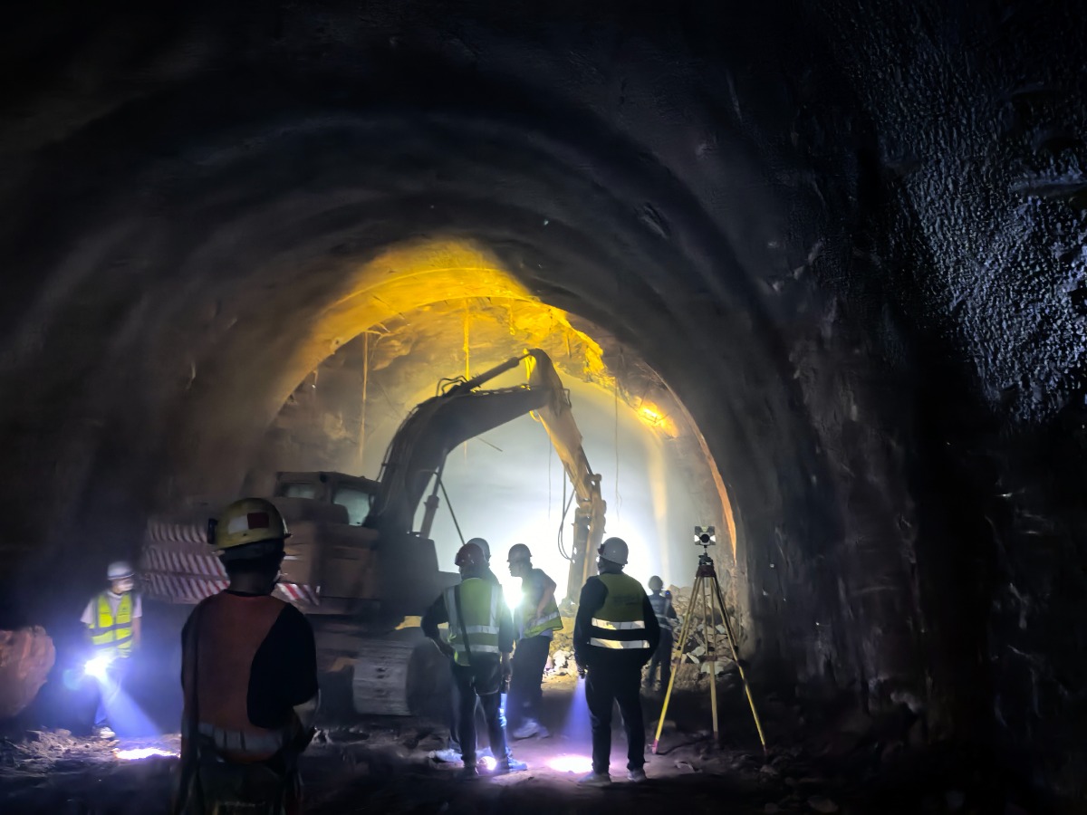 历时1312天 兰合铁路全线最长Ⅰ级高风险隧道关键段实现贯通