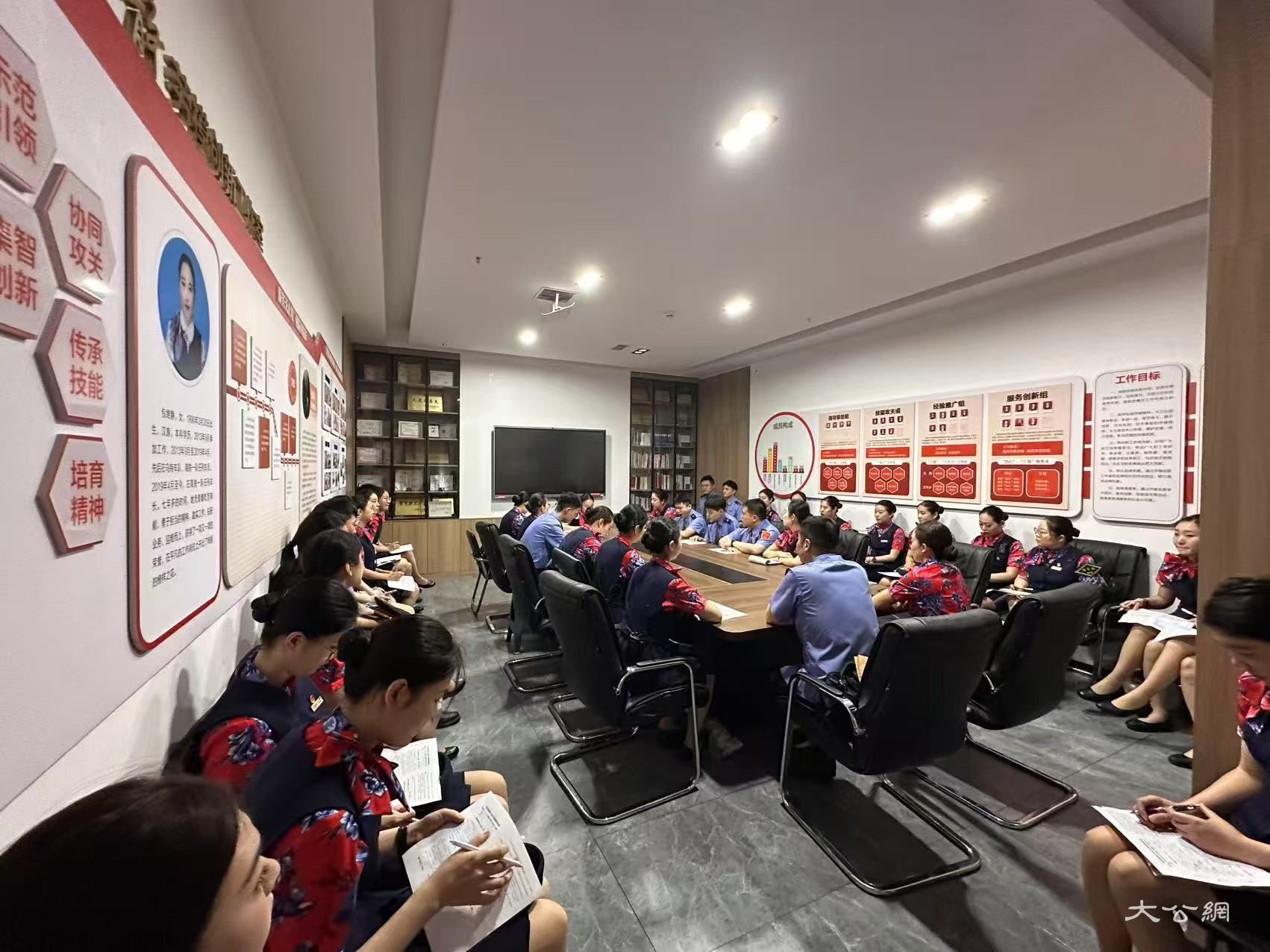 郑州客运段高铁一队为暑期运输做保障