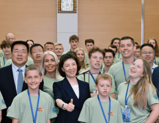 美国青年使者交流学习计划在郑启动 豫美青年携手架设友谊与技能之桥