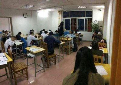 时评：培训机构体罚员工“狗爬”，监察部门岂能无视