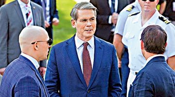 美国“对等关税”两度延期 贝森特背后发功