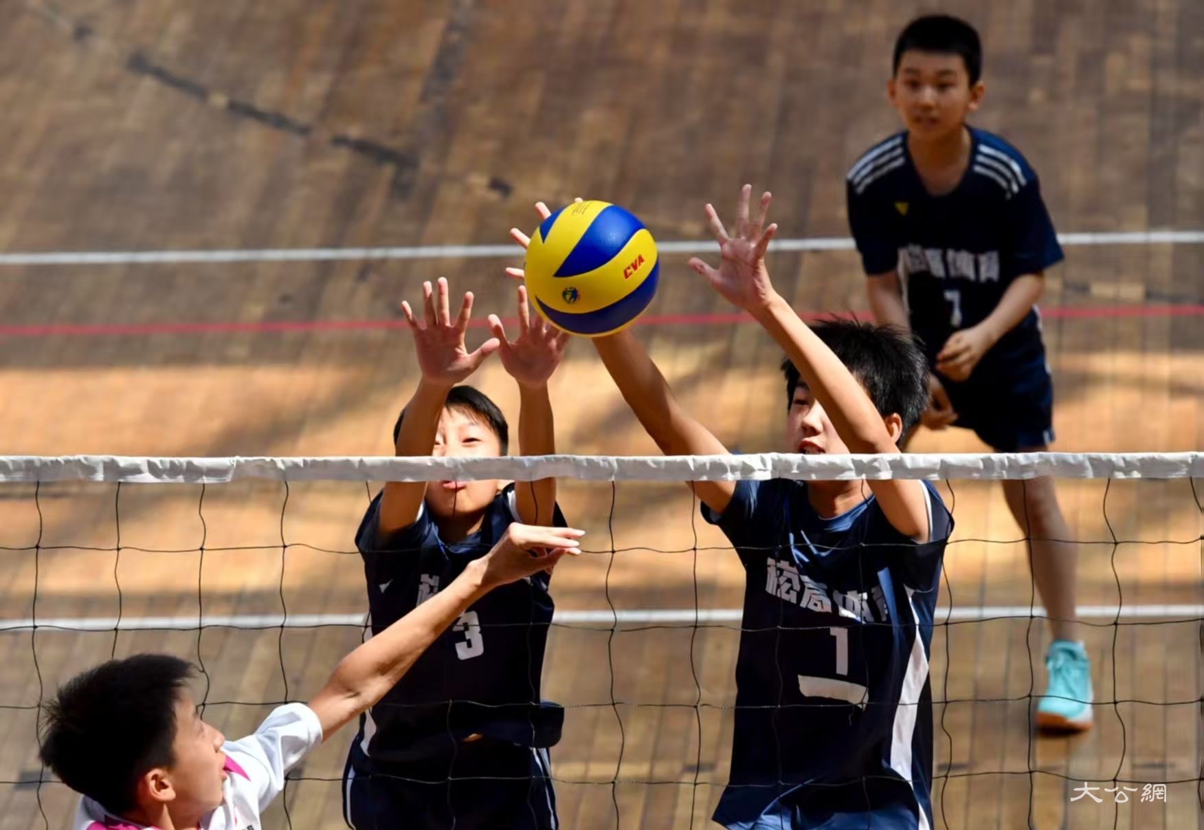 河南省首届小学生排球联赛开赛