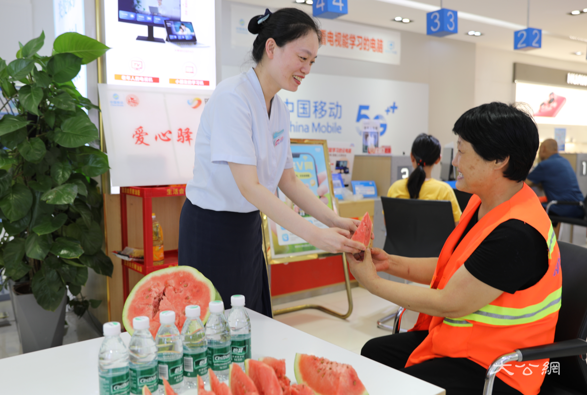 战高温，保畅通！ 河南移动通信卫士无惧“烤”验“汗”卫夏日清凉