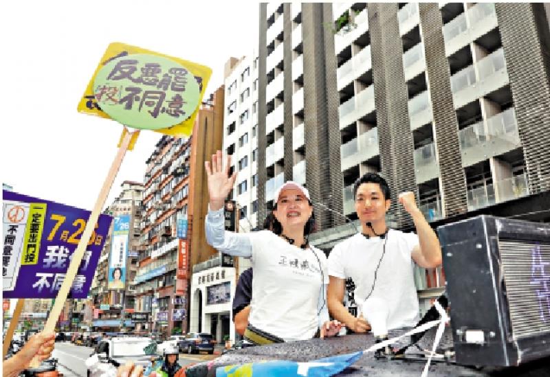 ﻿继罗大佑后　台“民歌之父”杨弦写歌反罢免