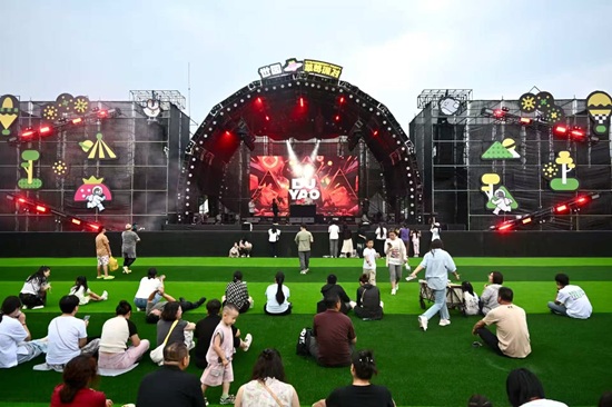 京城23℃清凉地，世园草莓派对奏响夏夜欢歌  