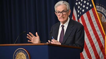 美联储维持利率不变 特朗普批评鲍威尔“太愚蠢”