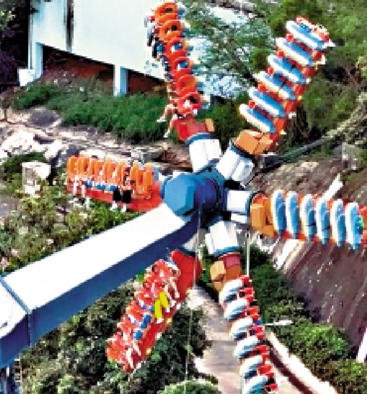 香港海洋公園機動遊戲故障　17人被困半空