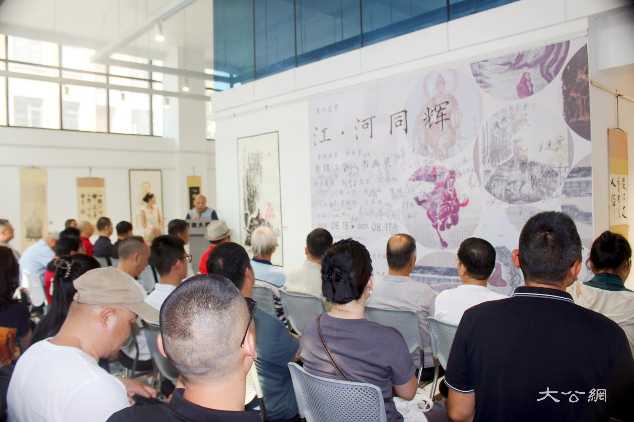 香港演員、書畫家黃錦江書畫展在鄭州舉行